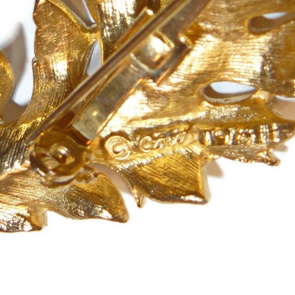 Coro Leaf Shape Brooch - Picture 3 of 6